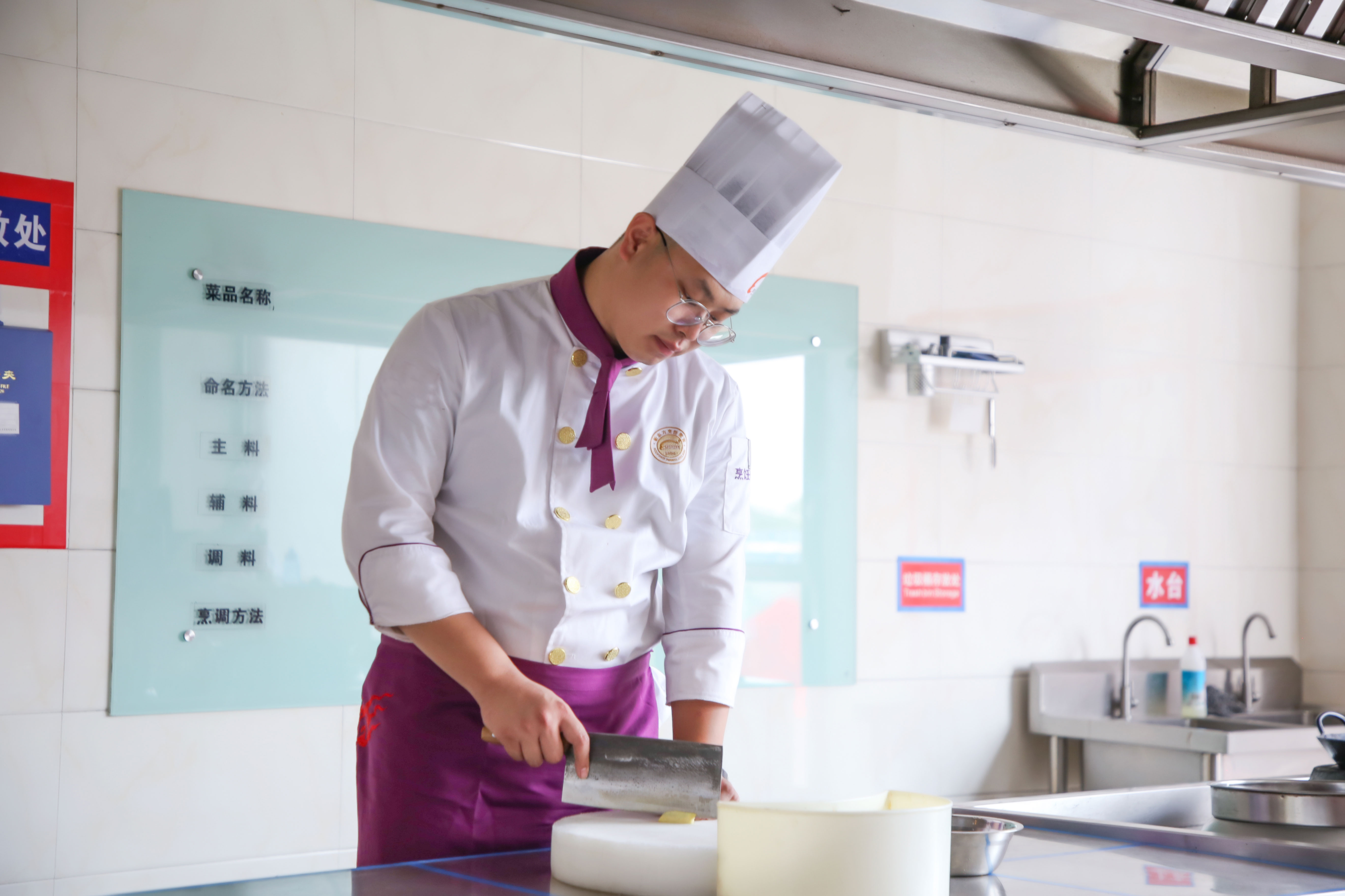 郭哥厨房设备：烹饪艺术的得力助手,第1张